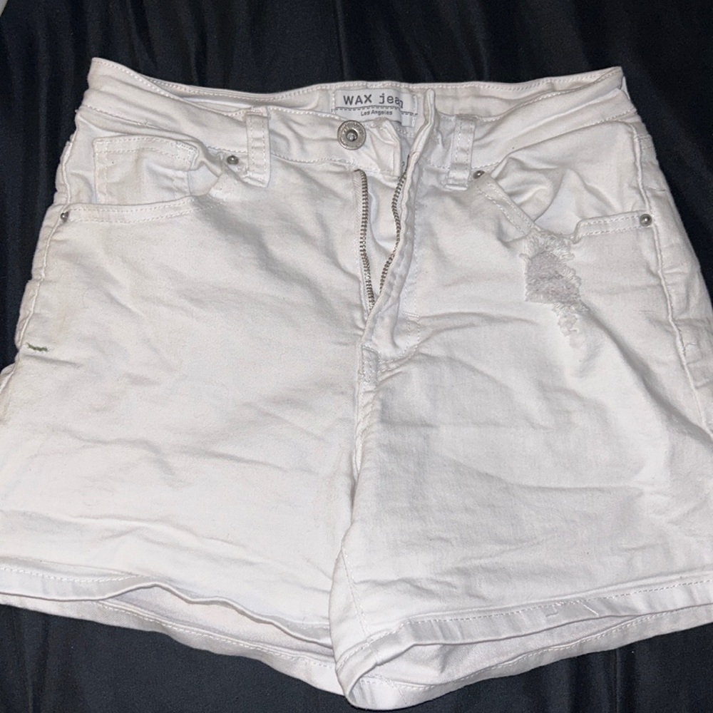 white jean shorts in perfect condition (never worn)